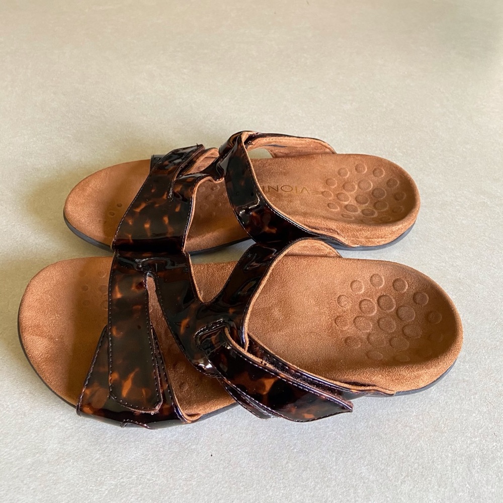 Vionic slide sandals size 7. - Picture 13 of 16